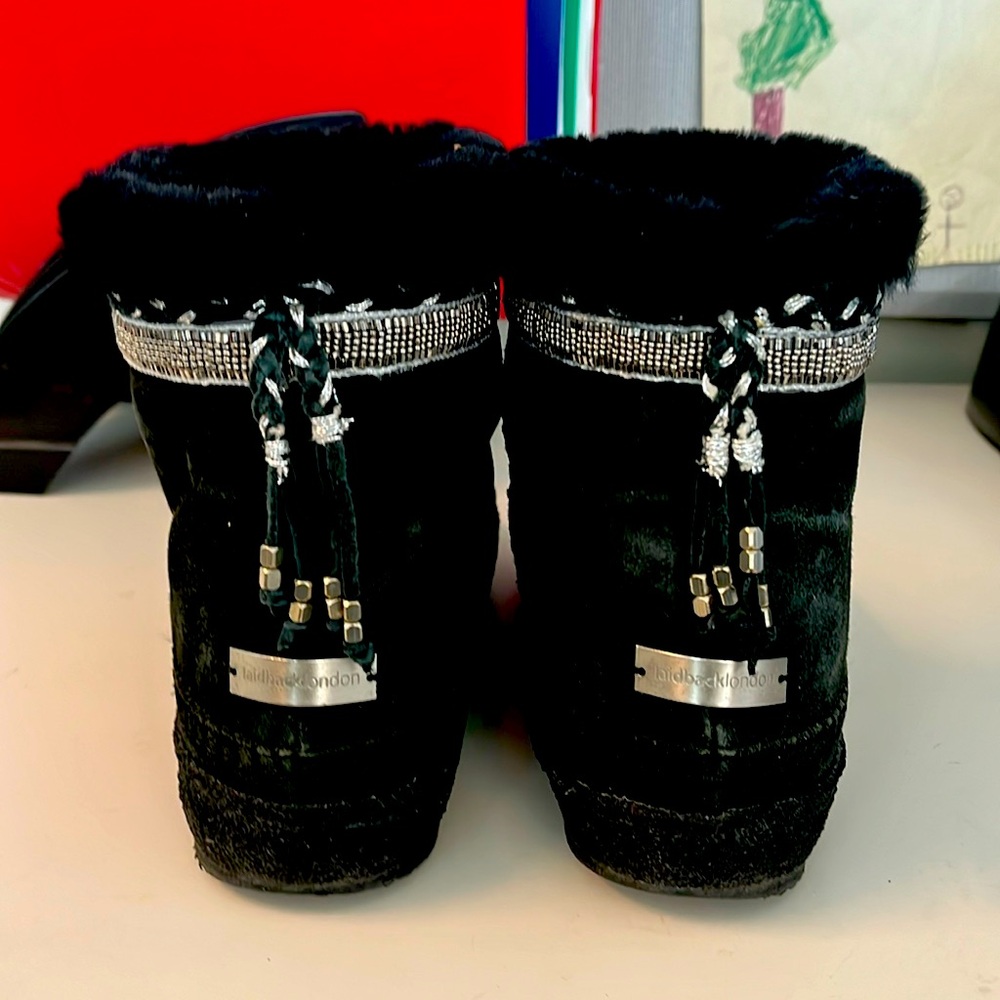 Laidback London Nyali boot in black size 38. Cutest detail!